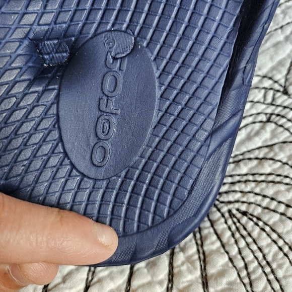 VGUC OOFOS Ooahh Recovery Slide Sandals Deep Navy Comfort Unisex M8 W10 - Picture 9 of 14